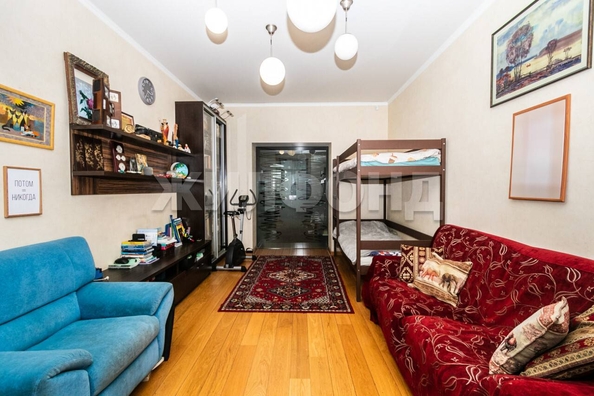 
   Продам 4-комнатную, 111.8 м², Урицкого ул, 13

. Фото 11.