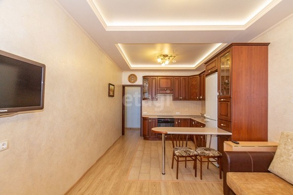 
   Продам 3-комнатную, 76.6 м², Маршала Жукова ул, 107

. Фото 8.