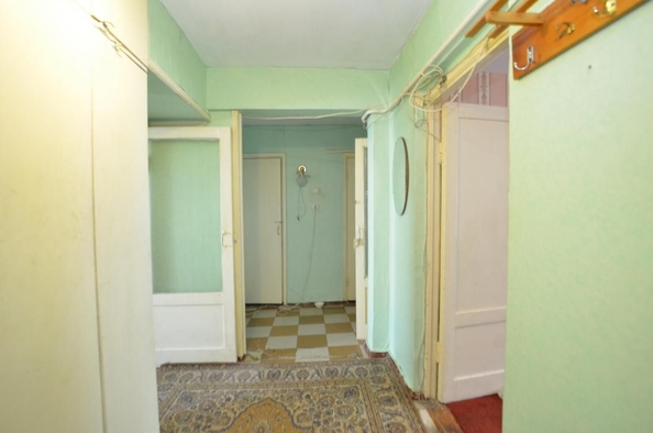 
   Продам 3-комнатную, 69 м², 70 лет Октября ул, 6/1

. Фото 1.