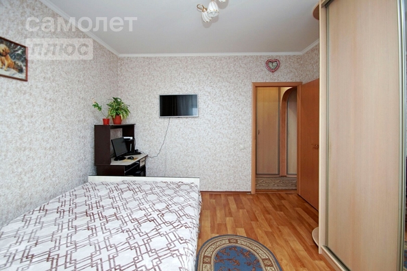 
   Продам 2-комнатную, 52.8 м², Дмитриева ул, 1/2

. Фото 2.
