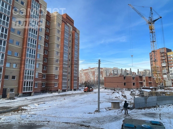 
   Продам 2-комнатную, 60 м², Малиновского ул, 16к2

. Фото 2.