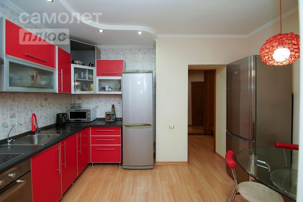 
   Продам 3-комнатную, 94.6 м², Маршала Жукова ул, 76

. Фото 1.