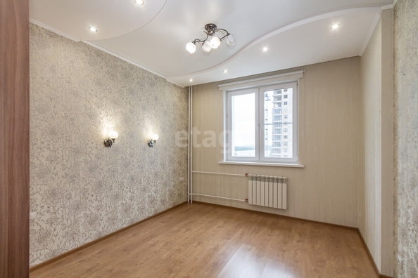 
   Продам 2-комнатную, 58.3 м², Красный Путь ул, 137/2

. Фото 2.