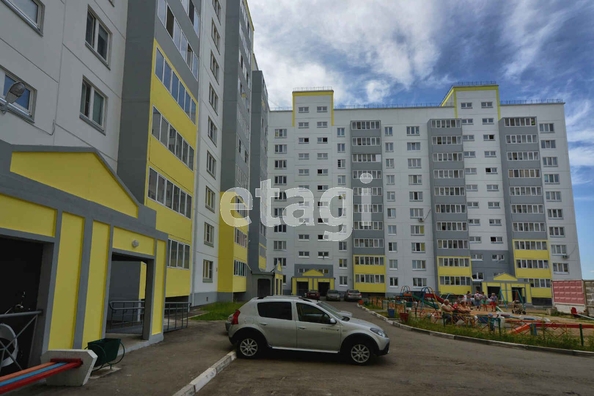 
   Продам 3-комнатную, 86 м², Малиновского ул, 23к2

. Фото 2.