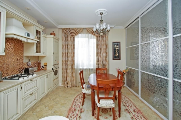 
   Продам 2-комнатную, 65 м², Тютчева ул, 8

. Фото 7.