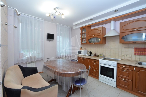 
   Продам 3-комнатную, 102.7 м², Омская ул, 107

. Фото 8.