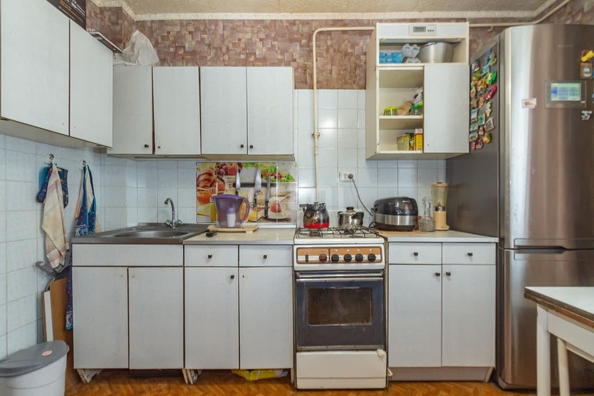 
   Продам 2-комнатную, 50.3 м², 50 лет Профсоюзов ул, 107/1

. Фото 5.