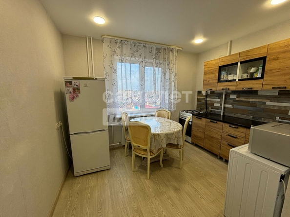 
  Продается 1-комн. квартира, 37.3 м², Северная 33-я ул, д. 122
. Фото 1.