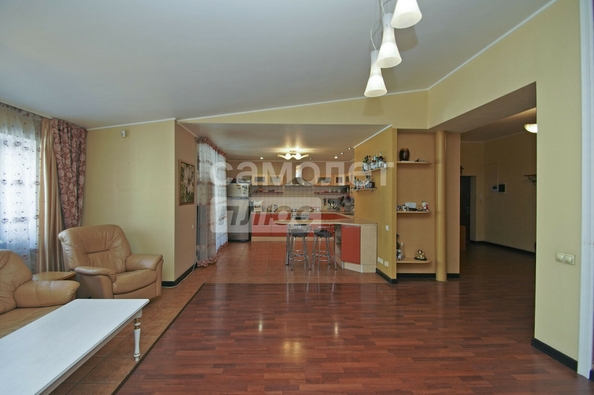 
  Продается 3-комн. квартира, 126.5 м², Лазо ул, д. 21
. Фото 2.
