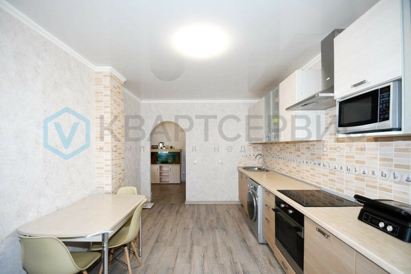 
  Продается 2-комн. квартира, 65.7 м², Туполева ул, д. 2
. Фото 2.