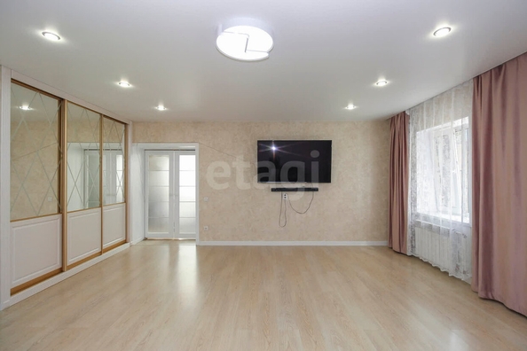 
  Продается дом, 242 м², Омск
. Фото 1.