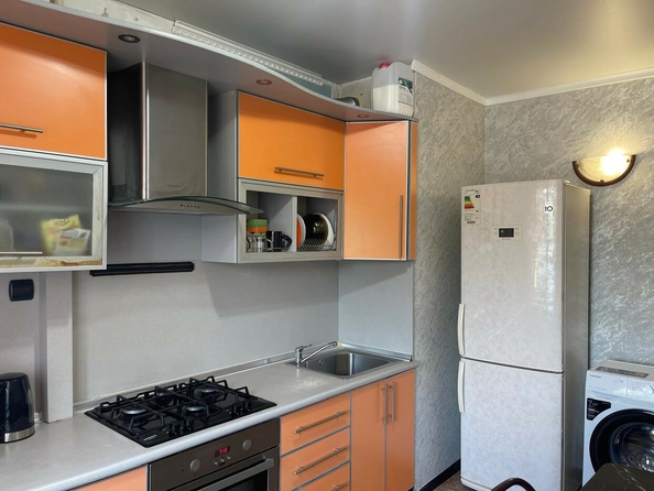 
  Продается 3-комн. квартира, 62.9 м², Северная 33-я ул, д. 27
. Фото 5.