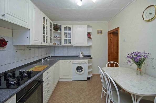 
  Продается 2-комн. квартира, 70.3 м², Хлебная ул, д. 17А
. Фото 2.