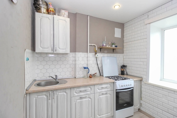 
  Продается 3-комн. квартира, 42 м², Кировская 8-я ул, д. 70
. Фото 3.