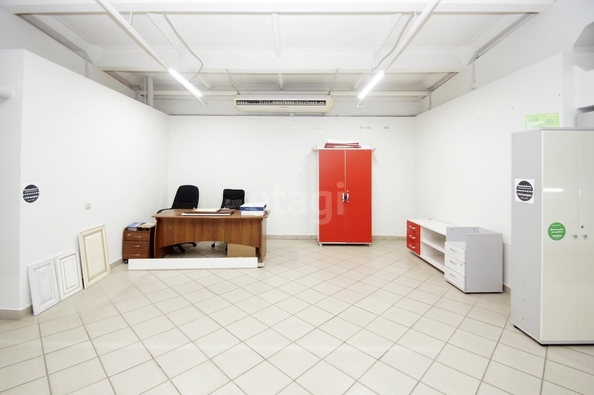 
  Сдается торговая площадь, 49 м², Орджоникидзе ул, д. 164
. Фото 1.