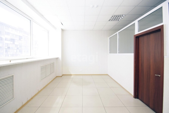 
  Сдается офис, 51.4 м², Линия 24-я ул, д. 59
. Фото 4.