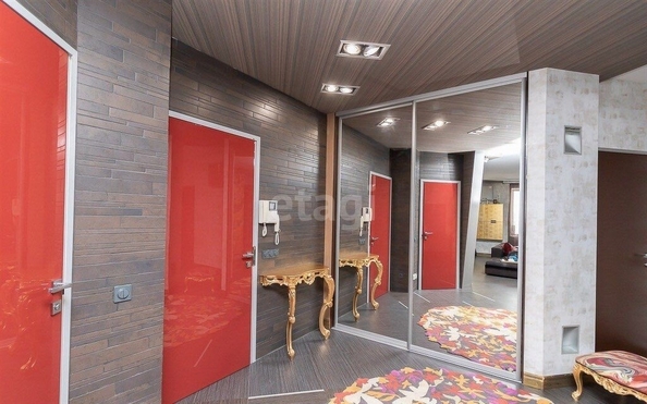 
  Сдается 3-комн. квартира, 160 м², Чернышевского ул, д. 3
. Фото 1.