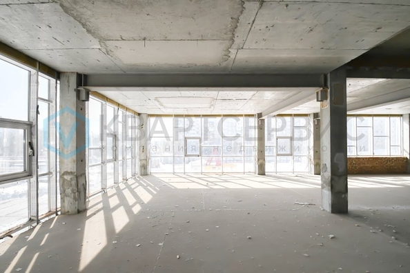 
  Сдается универсальное помещение 690 м². Фото 1.