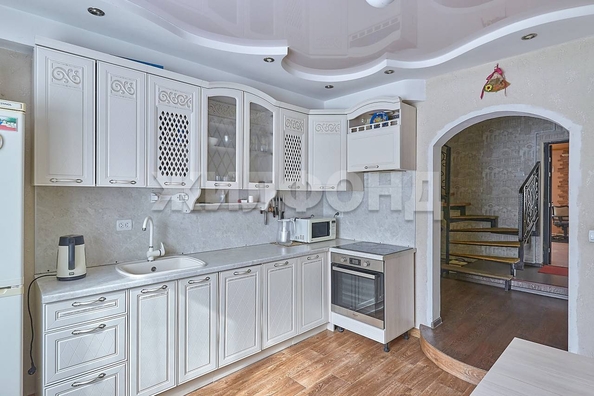 
   Продам дом, 260 м², Томск

. Фото 6.