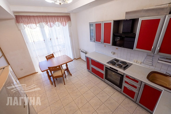 
   Продам 3-комнатную, 91.8 м², Вершинина ул, 38

. Фото 24.