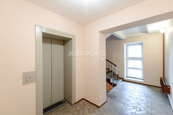 
   Продам 3-комнатную, 79.4 м², Сибирская ул, 115

. Фото 32.