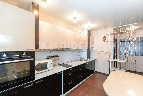 
   Продам 3-комнатную, 68 м², Лебедева ул, 11

. Фото 2.