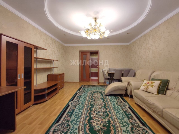 
   Продам 2-комнатную, 74.4 м², Алтайская ул, 10

. Фото 4.