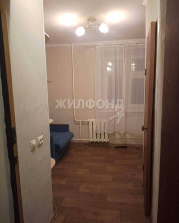 
   Продам 1-комнатную, 11 м², Полины Осипенко ул, 33

. Фото 4.