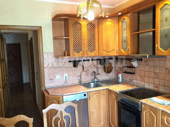 
   Продам 2-комнатную, 52 м², Академический пр-кт, 17

. Фото 2.