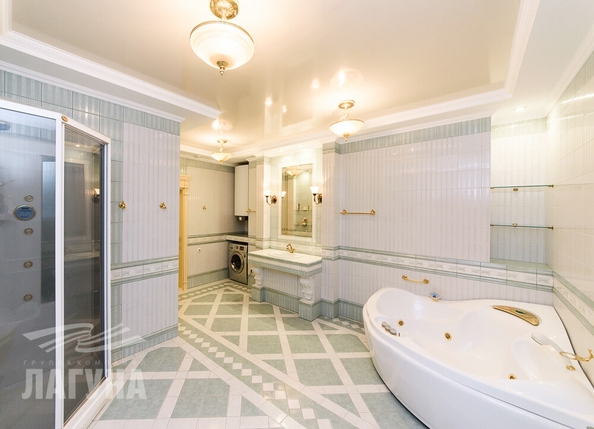 
   Продам 3-комнатную, 153.9 м², Дзержинского ул, 27

. Фото 1.