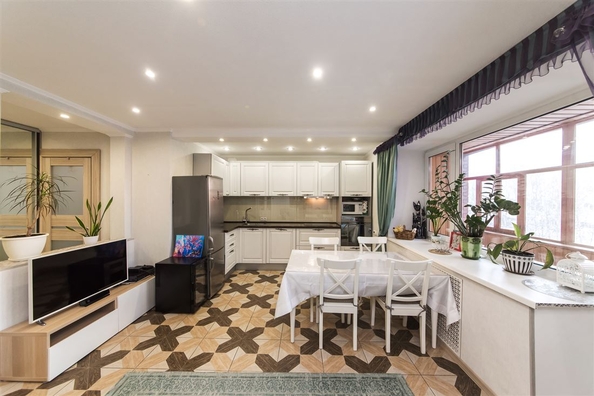 
  Сдается 3-комн. квартира, 70.4 м², Косарева ул
. Фото 1.
