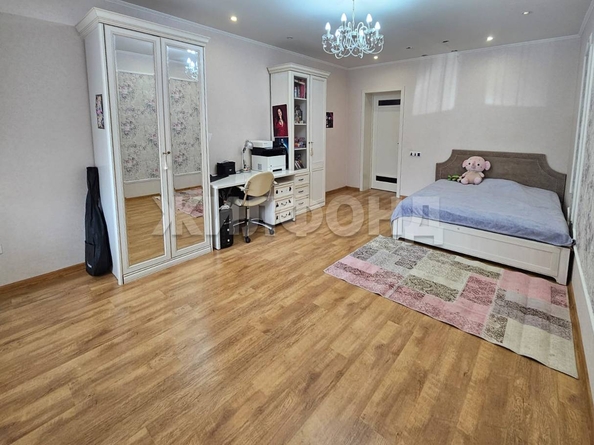 
  Продается 3-комн. квартира, 107.4 м², Аркадия Иванова ул, д. 27
. Фото 5.