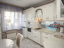 Продается 3-комнатная квартира Молодежный пр-кт, 69.6 м², 6400000 рублей
