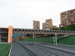 Новый пешеходный мост через улицу Волочаевскую появится до конца ноября