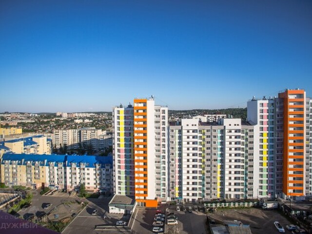 В микрорайоне «Радужный» до конца мая заселят новых жильцов