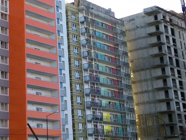 В Радужном достраивают 12-этажную «свечку»