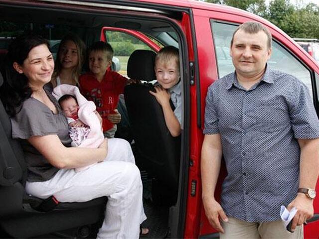 Многодетные семьи собираются освободить от оплаты платной парковки