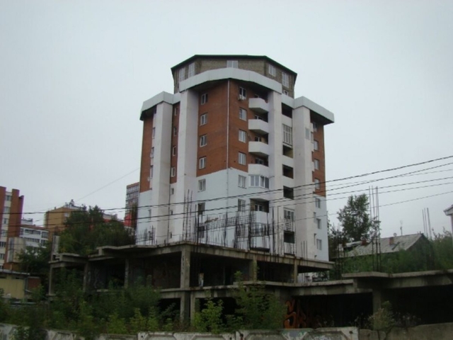 Иркутская прокуратура потребовала оградить долгострои в городе